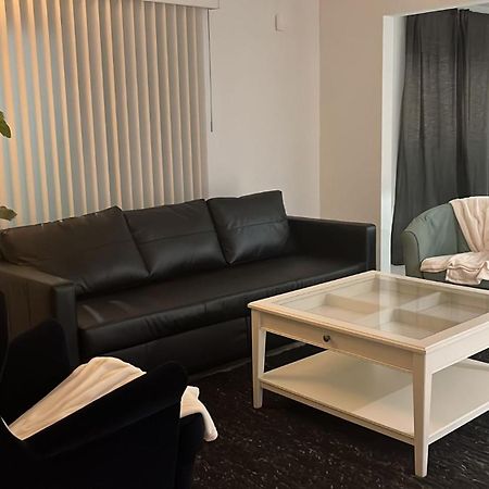 Beautiful, Fully Furnished 4Bed 2Bath House - 5 Minute Walk To Miracle Mile Downtown Coral Gables Villa Miami Exterior photo